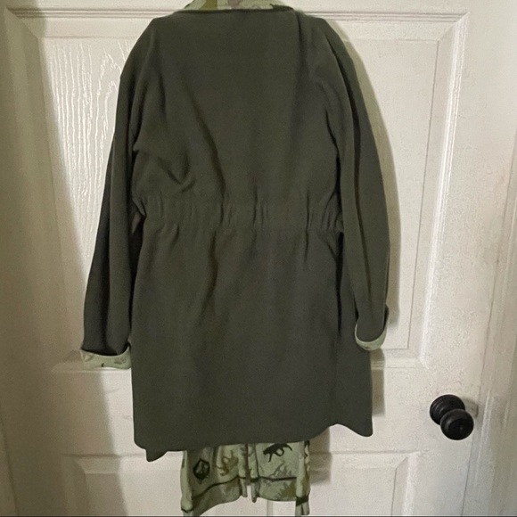 Bass Pro boys sz 7 PJ’s and robe set; 100% polyester; Green and brown wolf print - Picture 3 of 6